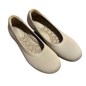 NWOT Vivaia Claire Tan Flats 37.5 Size 7
